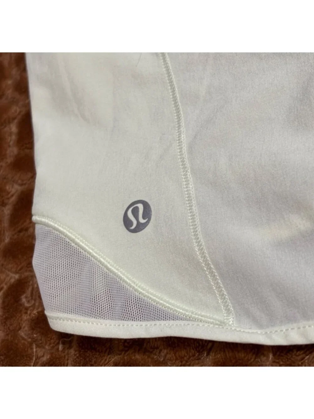 LIKE NEW Lululemon Hotty Hot Low-Rise Lined Shorts 4" Elixir Swift Lined Size 6 - Picture 7 of 9